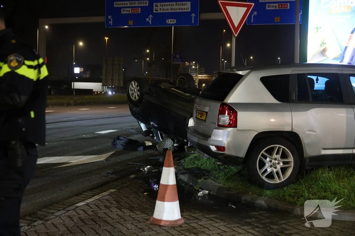 Aanrijding tussen twee voertuigen bij benzinepomp