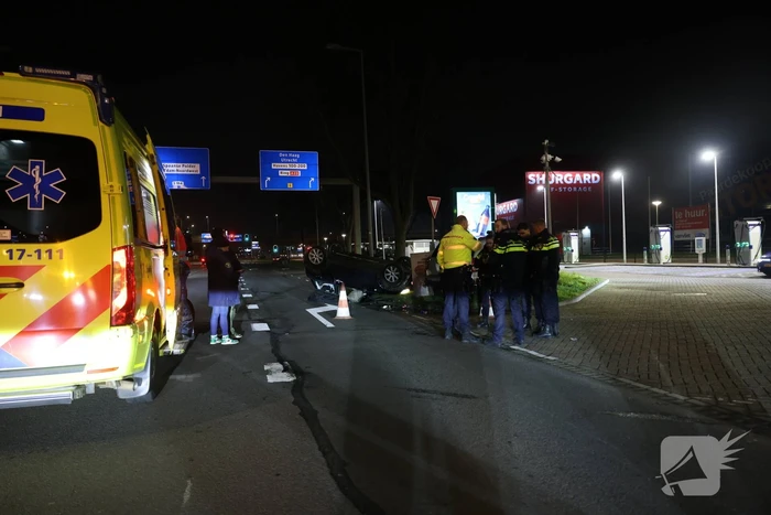Aanrijding tussen twee voertuigen bij benzinepomp