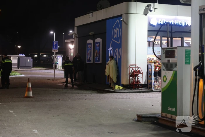 Aanrijding tussen twee voertuigen bij benzinepomp