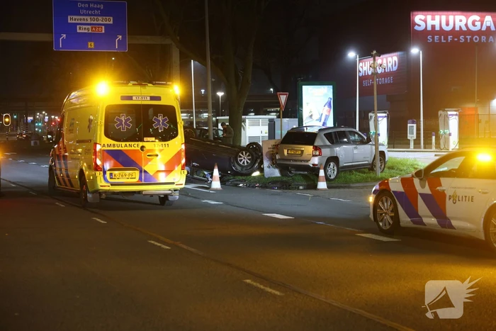 Aanrijding tussen twee voertuigen bij benzinepomp