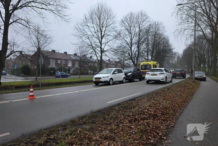Auto-ongeluk leidt tot ambulance inzet