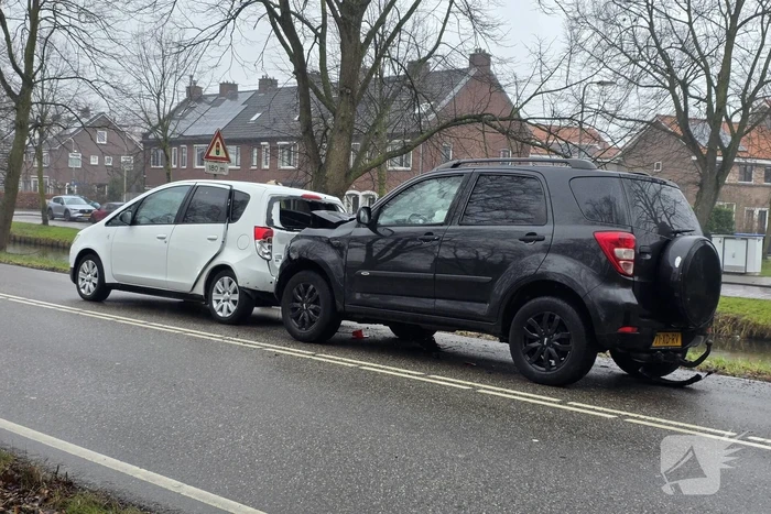 Auto-ongeluk leidt tot ambulance inzet