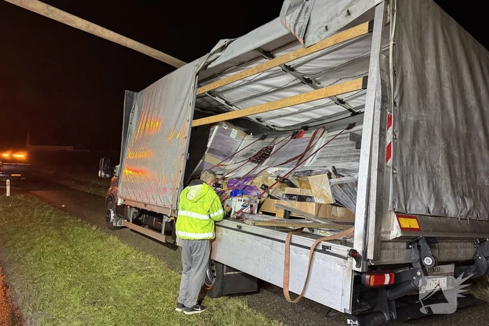 Lading omver in bakwagen