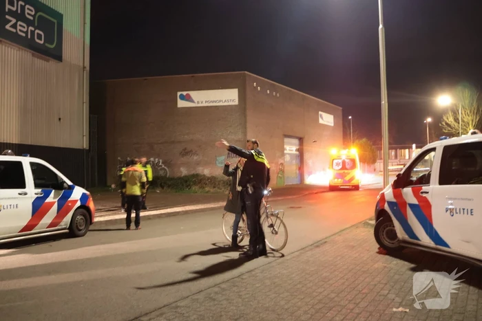 Persoon komt veilig uit water na incident