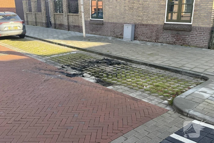 Autobrand zorgt voor aanzienlijke schade
