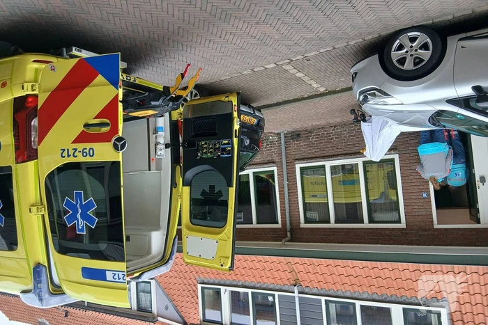Vrouw naar ziekenhuis na val in woning