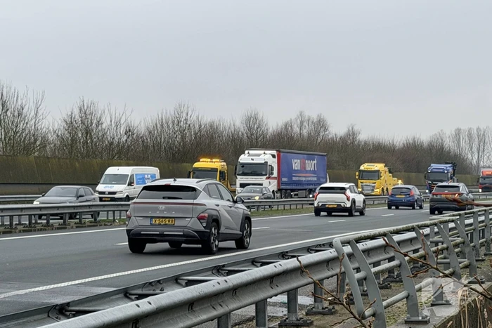 Botsing tussen bestelbussen zonder gewonden
