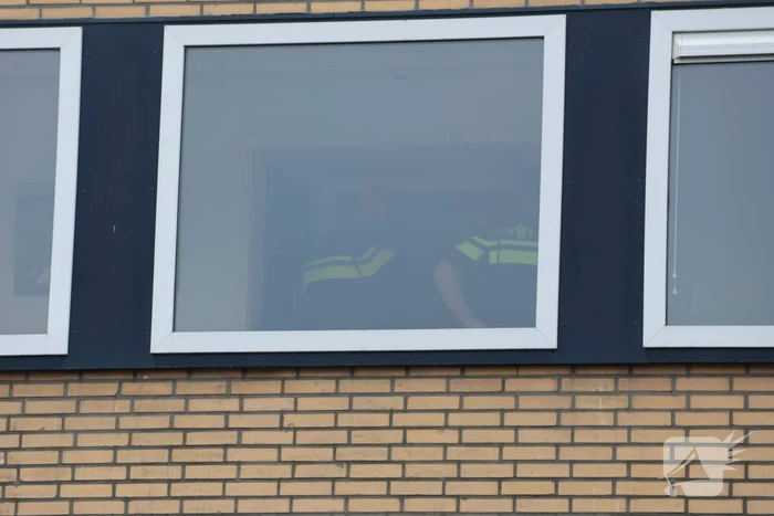 Steekincident in flatwoning leidt tot gewonde