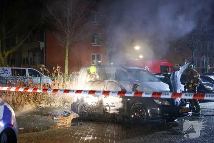 Auto in vlammen opgegaan met vermoedelijke brandstichting