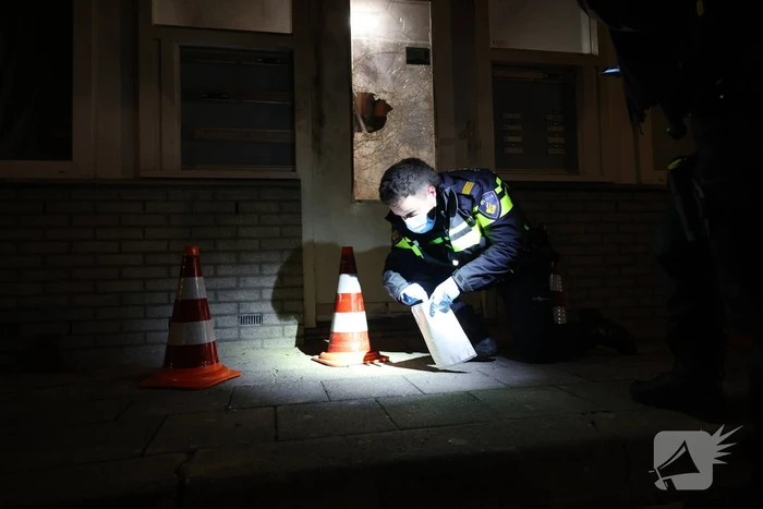 Explosie bij portiekwoning veroorzaakt aanzienlijke schade