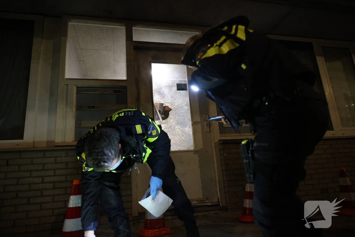 Explosie bij portiekwoning veroorzaakt aanzienlijke schade