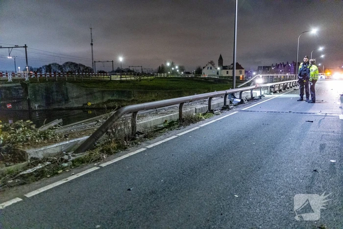 Auto belandt in het water na ongeval