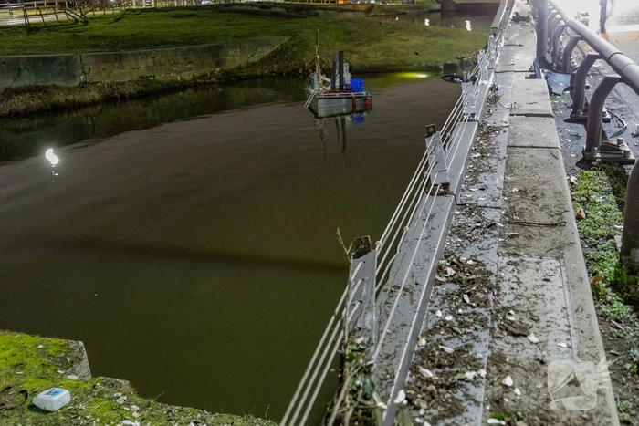 Auto belandt in het water na ongeval