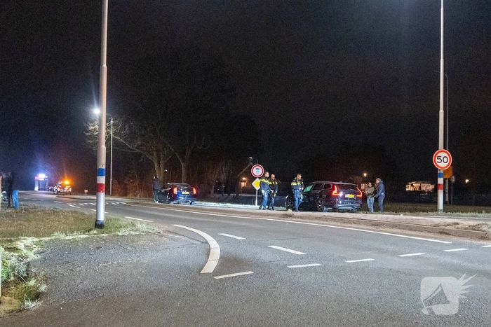 Aanrijding tussen twee auto's met aanhouding