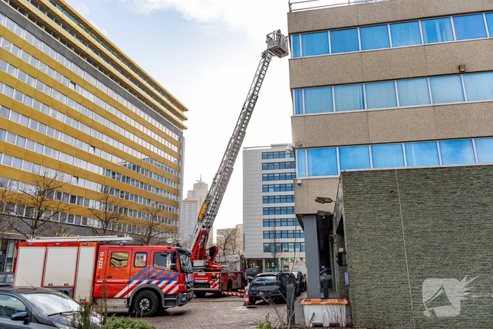 Brand op dak van politiebureau geblust