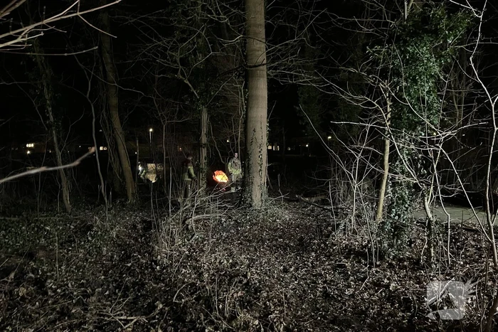 Brandweer bestrijdt aangestoken brand