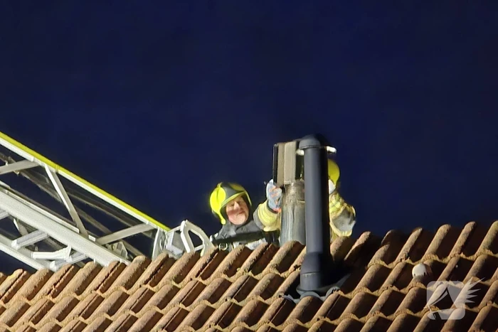 Brand in schoorsteen woning veroorzaakt inzet brandweer