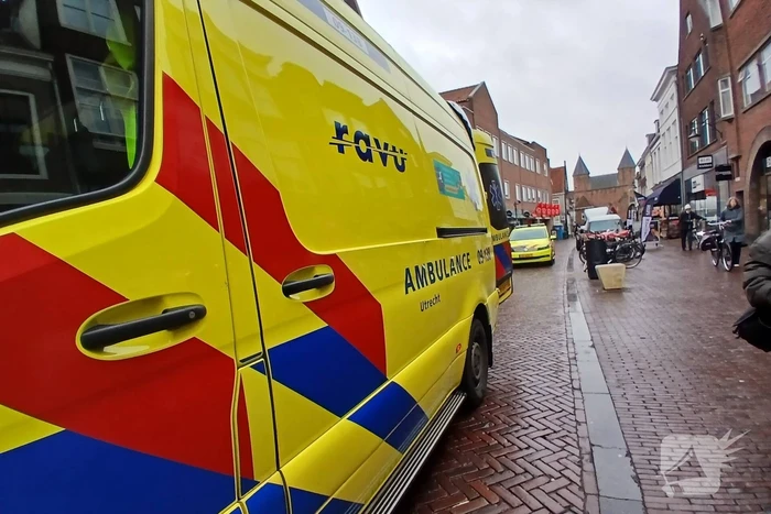 Stratenmaker gewond bij aanrijding met bestelbus