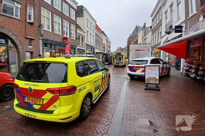 Stratenmaker gewond bij aanrijding met bestelbus