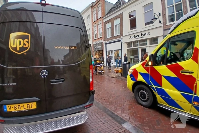 Stratenmaker gewond bij aanrijding met bestelbus