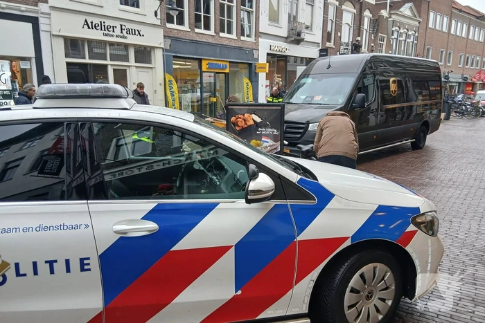 Stratenmaker gewond bij aanrijding met bestelbus