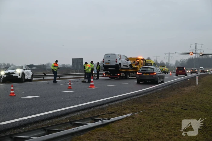 Botsing tussen voertuigen leidt tot ziekenhuisopname