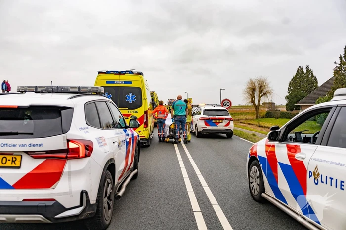 Aanrijding tussen twee auto's leidt tot gewonden