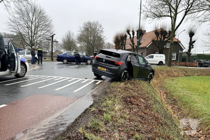 Ongeval tussen twee voertuigen leidt tot schade