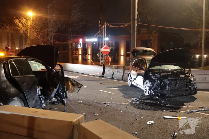 Ongeval tussen twee voertuigen leidt tot hulpdiensten