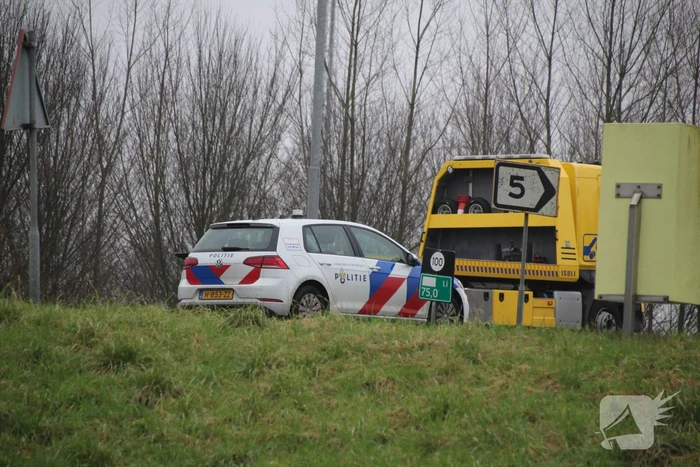 Botsing tussen vrachtwagen en auto zonder gewonden