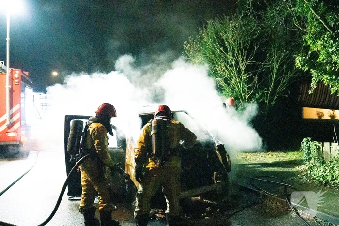 Auto volledig verwoest door brand