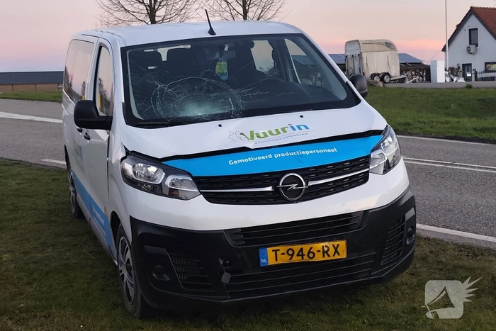 Fietser gewond bij aanrijding met bestelbus