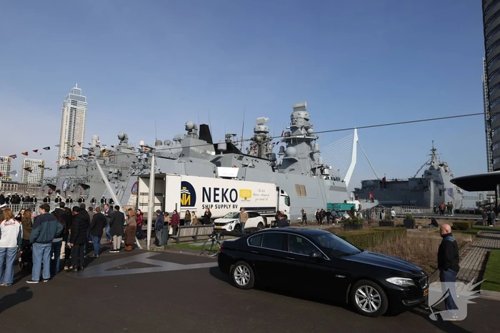 Turkse marineschepen zorgen voor veel bekijks