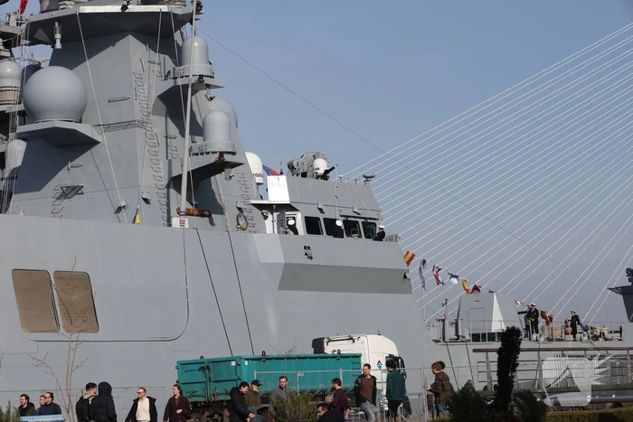 Turkse marineschepen zorgen voor veel bekijks