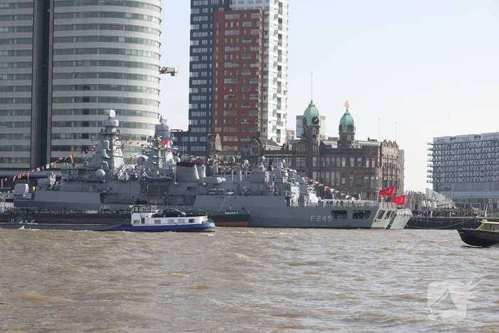 Turkse marineschepen zorgen voor veel bekijks