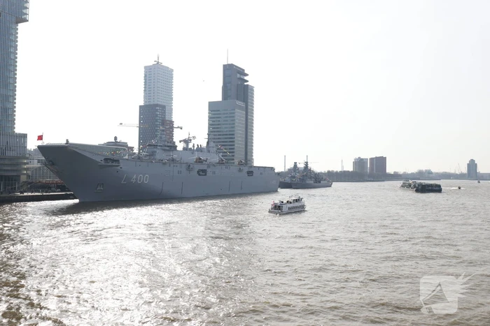 Turkse marineschepen zorgen voor veel bekijks