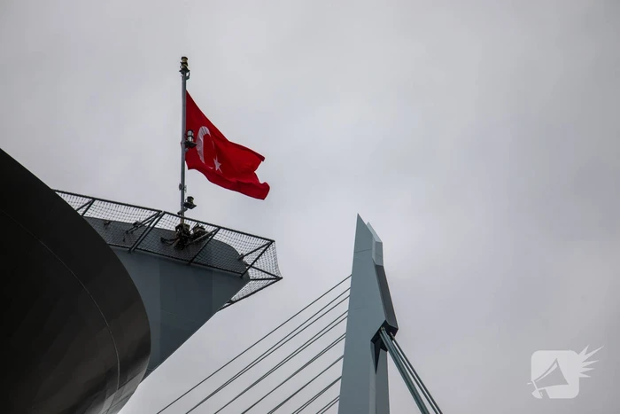 Turkse marineschepen zorgen voor veel bekijks
