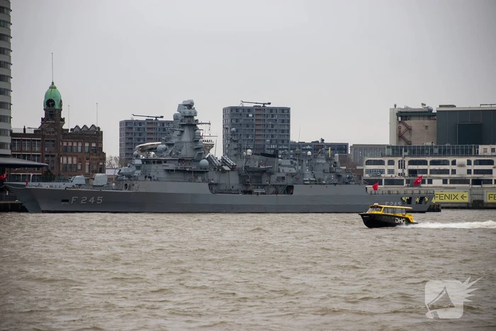 Turkse marineschepen zorgen voor veel bekijks