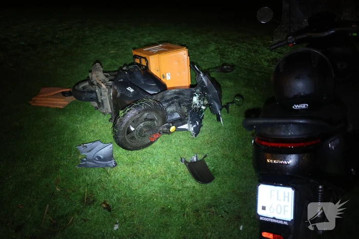 Scooters botsen frontaal op fietspad