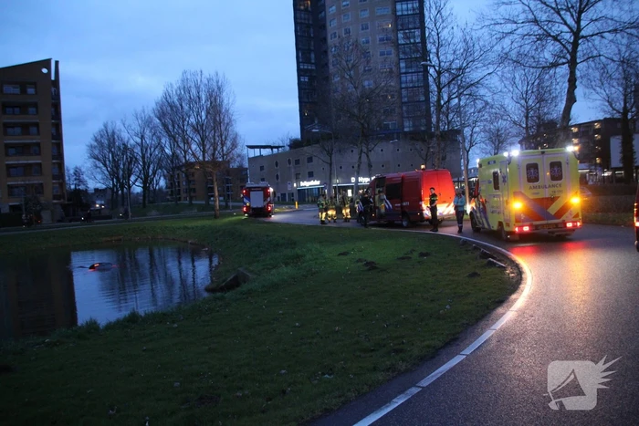 Voertuig te water na ongeval