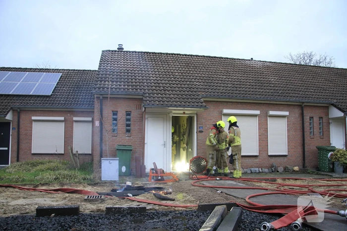 Brand op zolder van woning leidt tot ontruiming