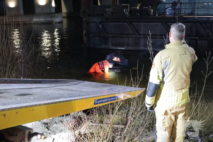 Auto te water na ongeval
