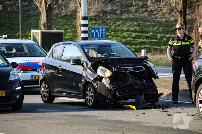 Kop-staartbotsing leidt tot flinke verkeershinder