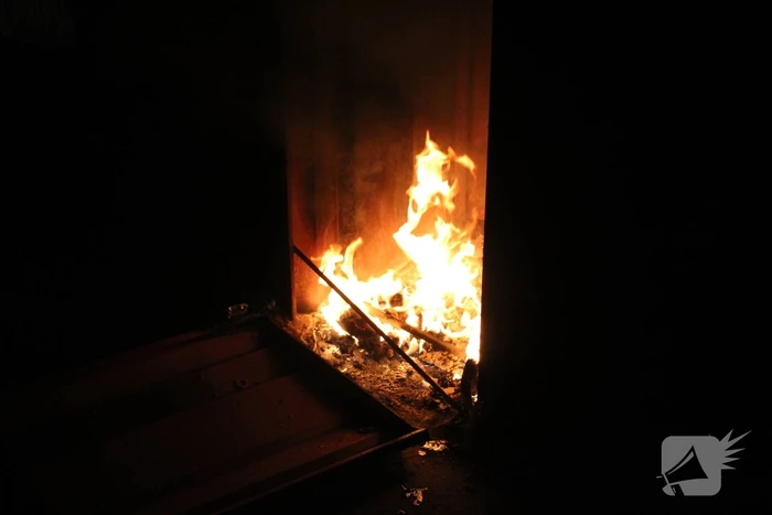 Container in brand na harde klap