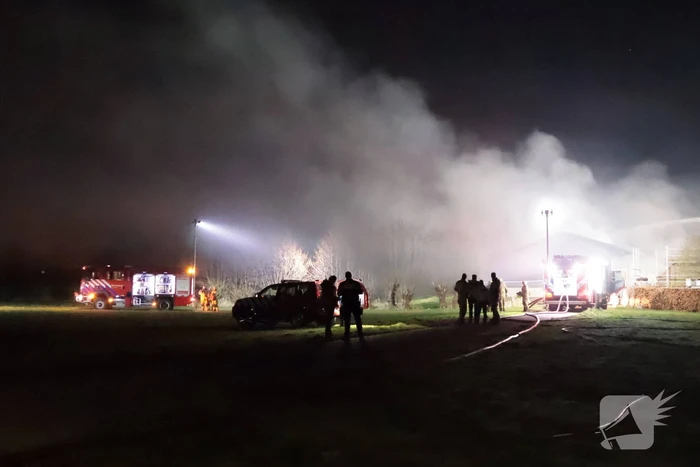 Brandweer bestrijdt grote brand