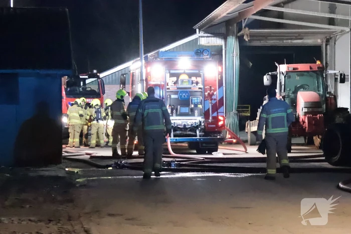 Brandweer bestrijdt grote brand