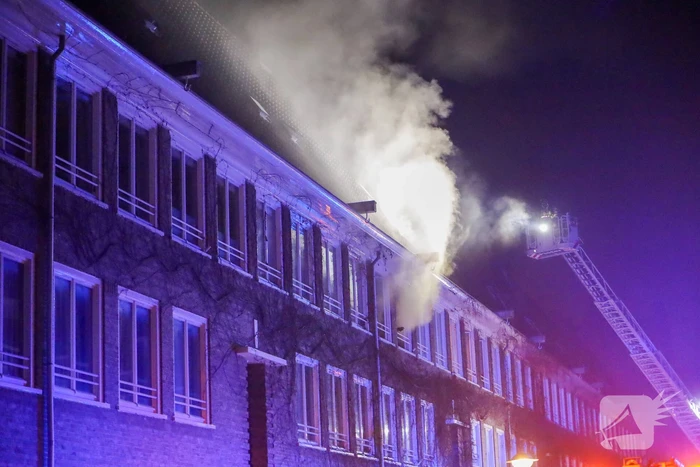 Explosie leidt tot woningbrand en evacuaties