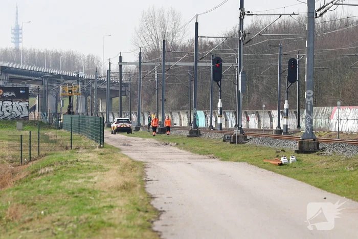 Verdacht pakketje aangetroffen langs spoor