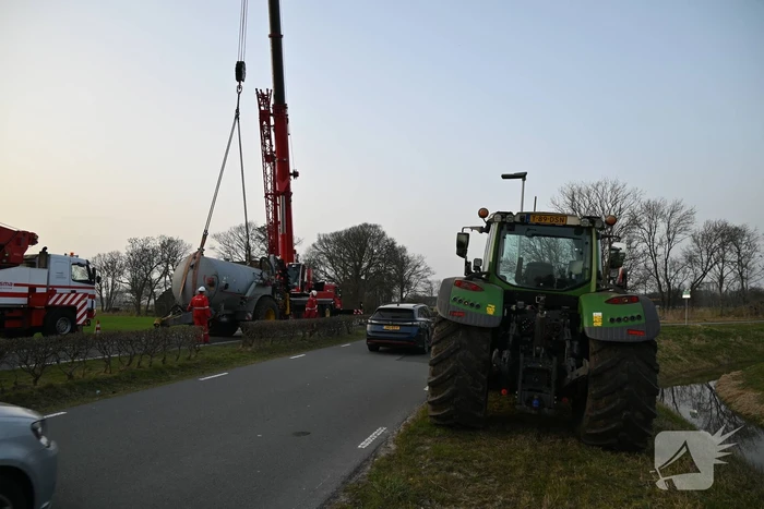Eenzijdig ongeval met giertank op provinciale weg