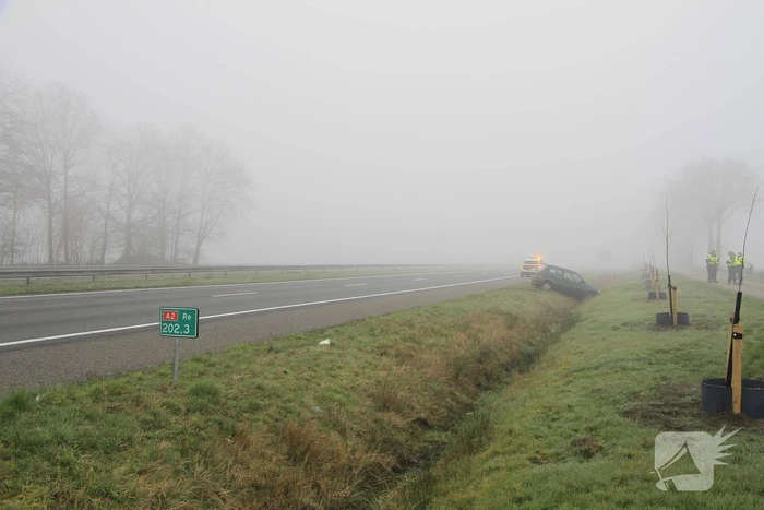 Bestuurder belandt onder invloed in sloot
